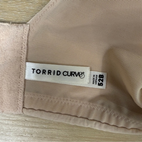 Torrid Curve Nude Wire-free Push-up Plunge Bra Plus Size 52B - Picture 4 of 5